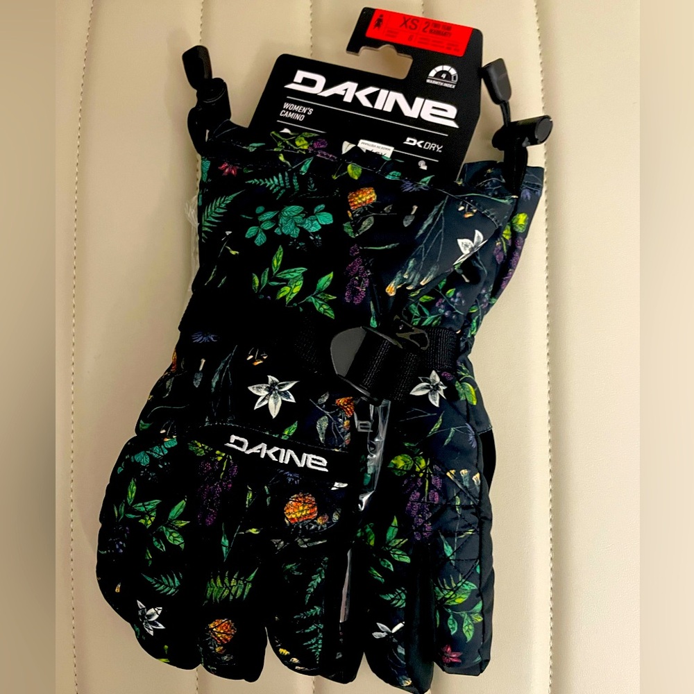 NWT winter gloves with liners